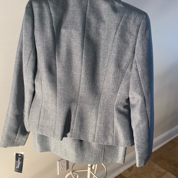 Evan Picone Suit with skirt - Picture 6 of 6